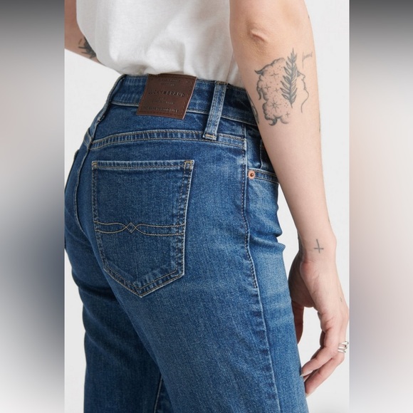 Lucky Brand Mid Rise Sweet Straight Jean in color Woodstock - Picture 5 of 10